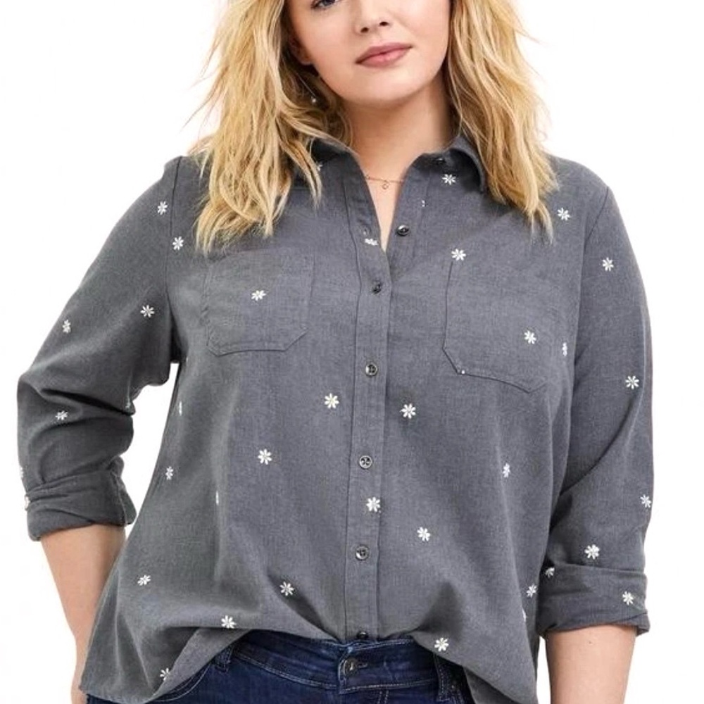 TORRID Taylor Button Down Shirt Gray with White Daisy Embroidery 4X